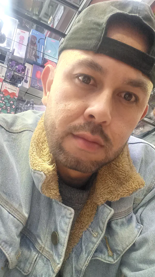 escort-media-06dd42d6-84c1-469c-a51d-ec55a811b5dd