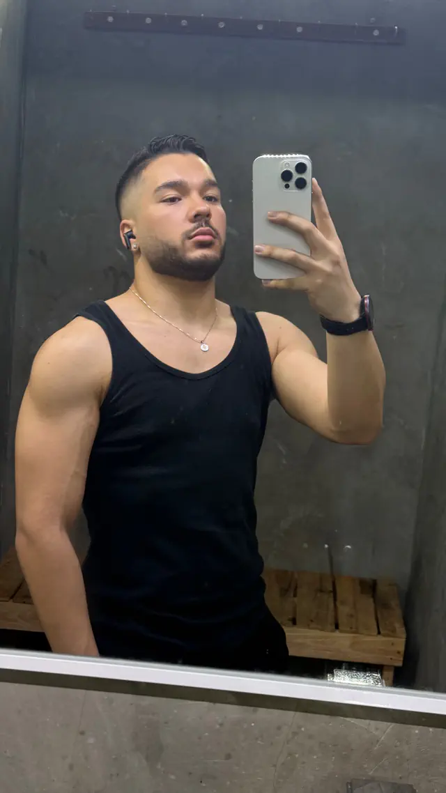 escort-media-18c6b1ab-03f4-4574-923e-1f9b6393fe95