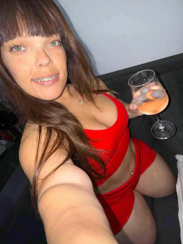 escort-media-18cd9633-e04f-4410-8c89-8280138a4eb3