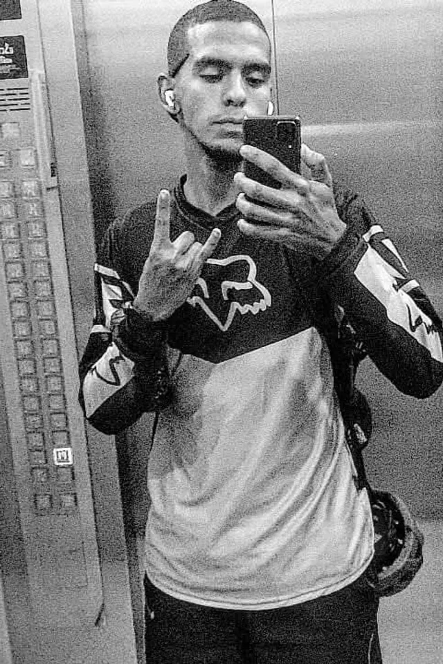 escort-media-1b1d1f26-68b2-477d-a546-fe89d878d227