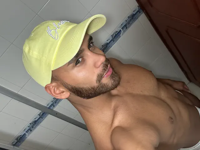 escort-media-1b2e4e65-d5f8-425c-adf5-0f2e8630380b