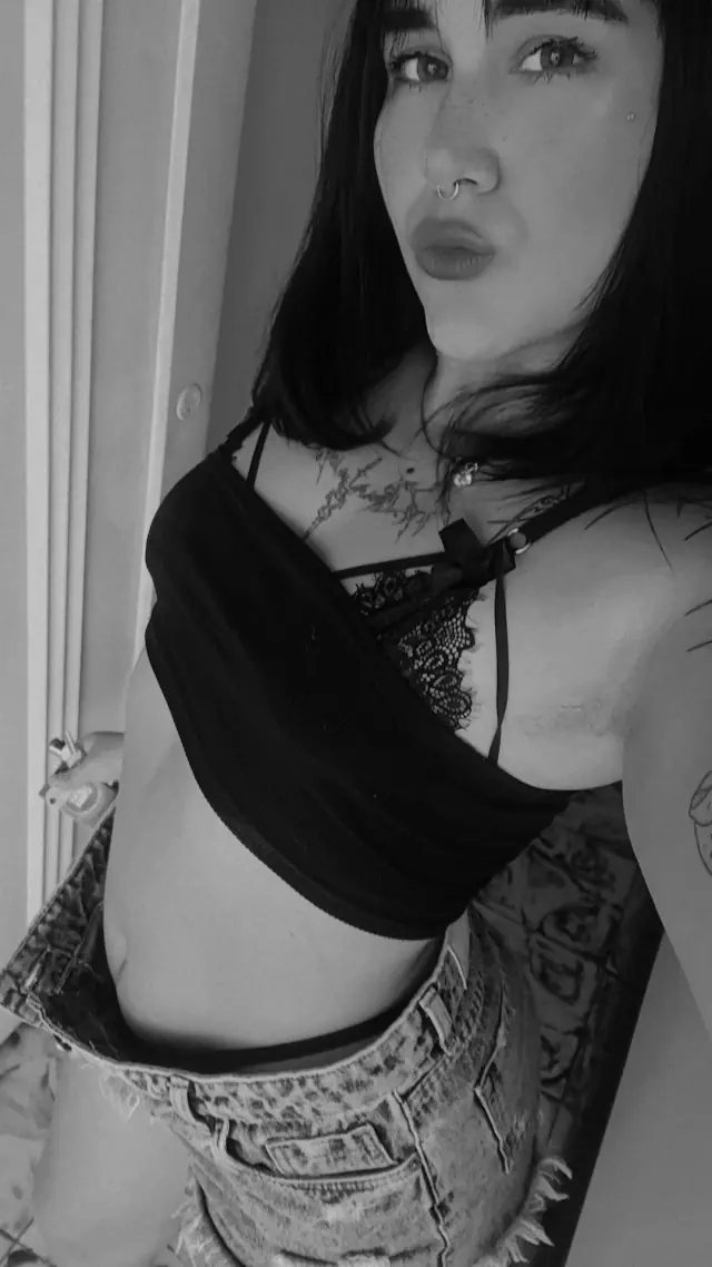 escort-media-1bb05970-f870-4042-8d44-488e098a922f