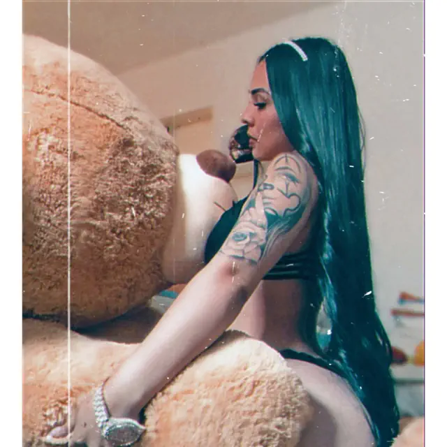 escort-media-2942fee8-ecc2-479b-8f1c-0a2063c06c04