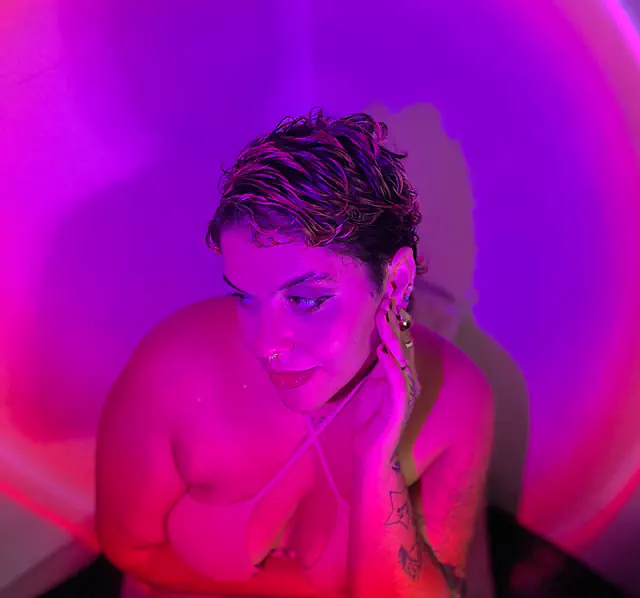 escort-media-341a63f5-69f9-4bd1-acdf-18c3bc86dd34