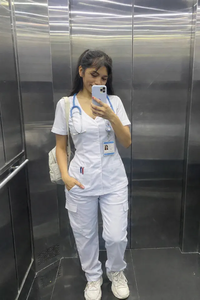 escort-media-49a903b6-7fc7-4749-ad86-ee2b20e7db5d