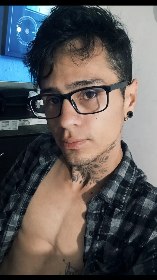 escort-media-4e11ec61-de02-43b5-bd5f-3f1a58e8e857