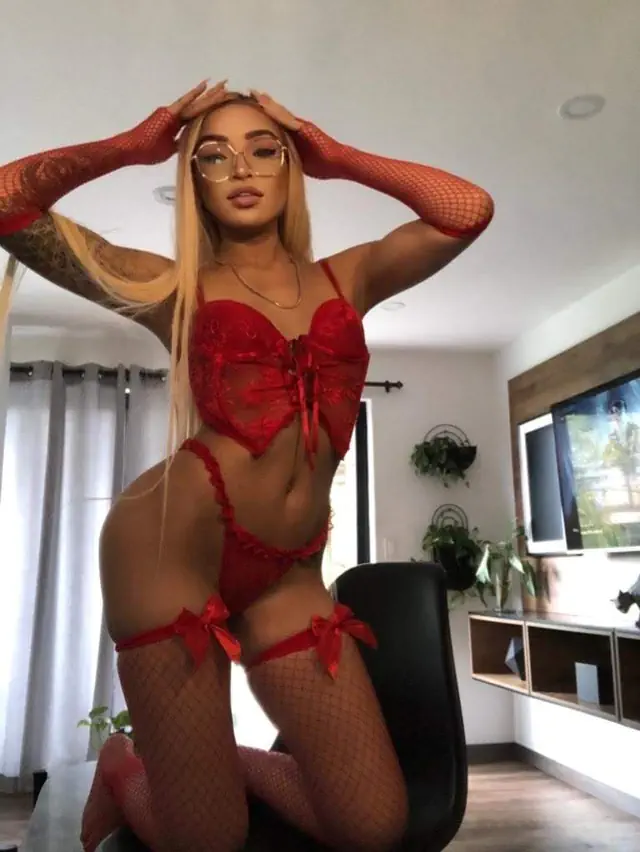 escort-media-53052747-94a9-46cc-e951-a961ee626400