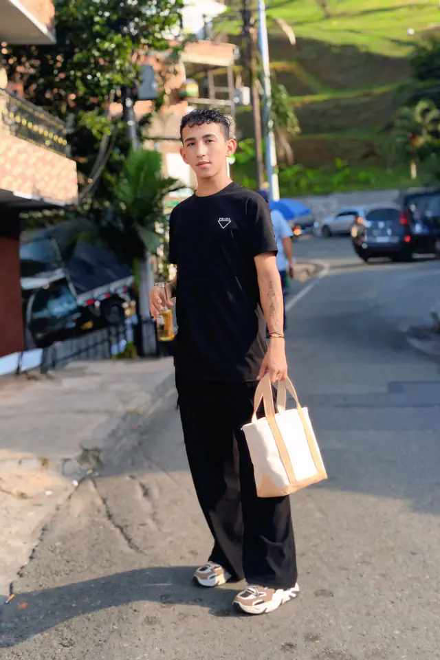 escort-media-5598f894-3a47-4e17-803c-040cc6ff2057