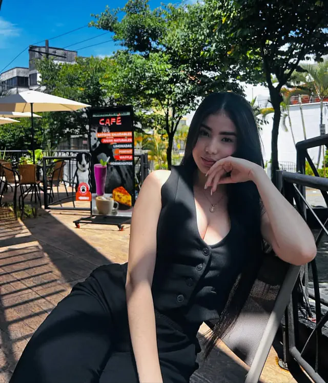 escort-media-562ed2b1-ff20-4daf-aa95-e274547413a7