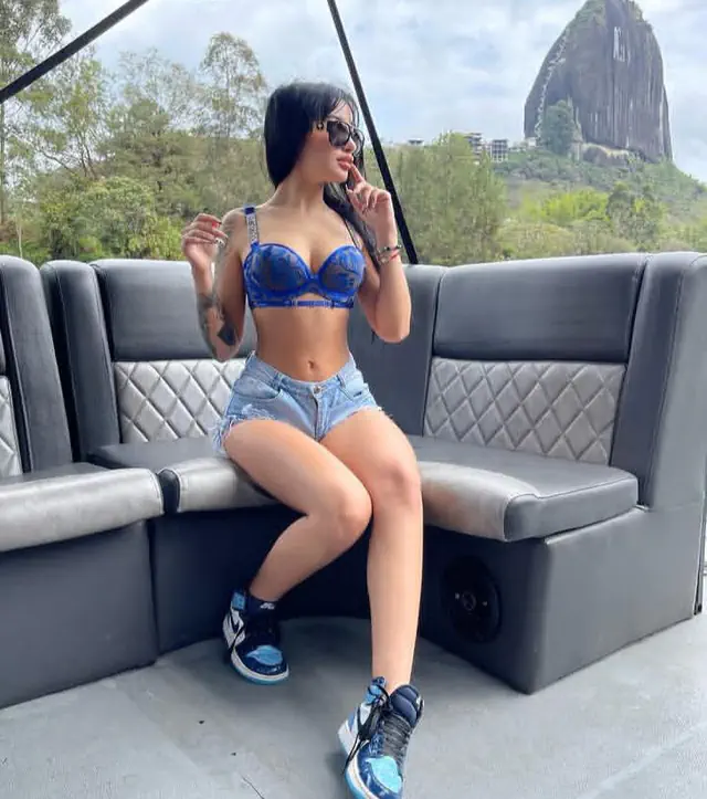 escort-media-57cff751-e827-4ee9-ab8e-0e141d3b3697