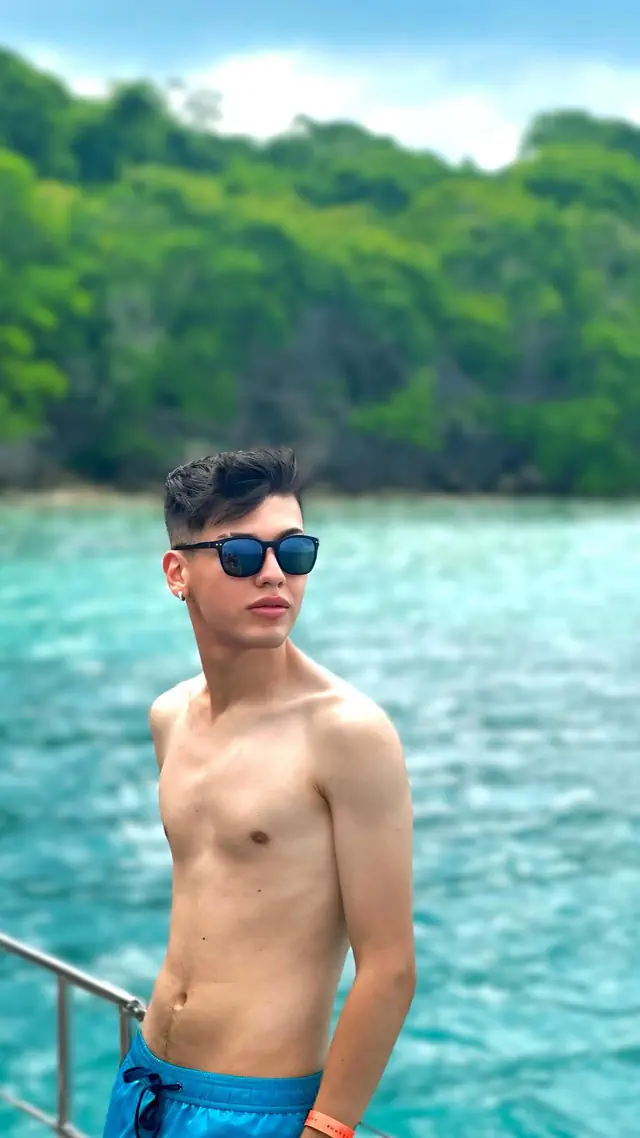 escort-media-5d25a4a8-008f-46d1-90b3-39c5fa0d85c0