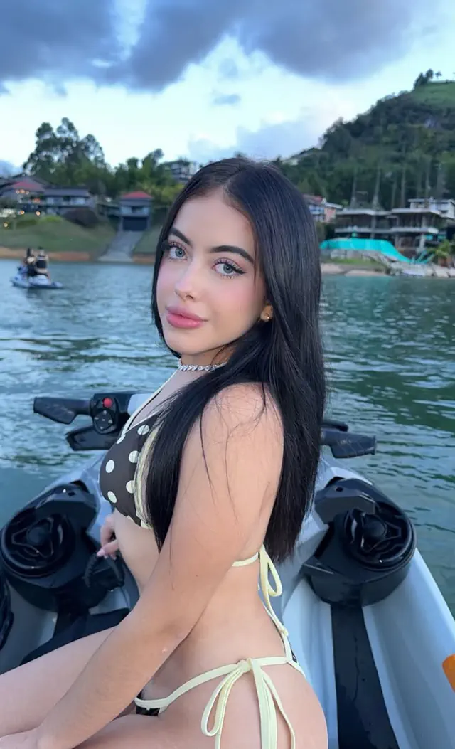 escort-media-610d2654-d95f-4824-a60d-7b90ca3de827