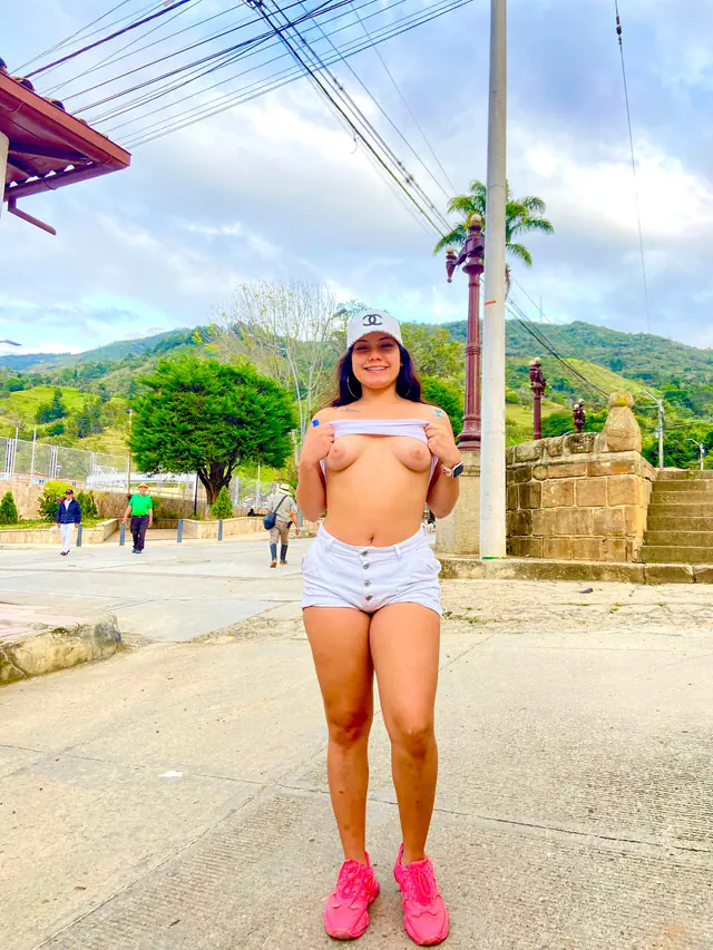 escort-media-63eb27d8-7df3-4fa7-5d63-d64ec782dd00