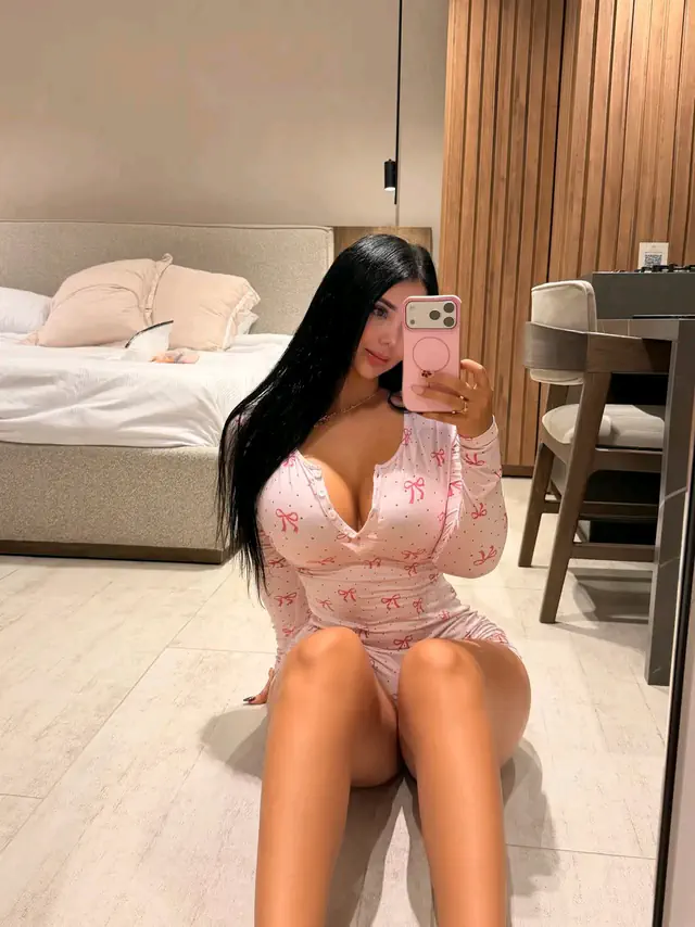 escort-media-670e3281-854e-41b0-882a-6b252cdbf632