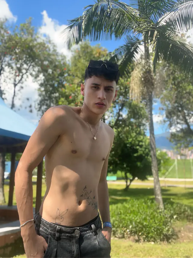 escort-media-6957692a-f89c-4d65-8ee1-56ed7d0ad764