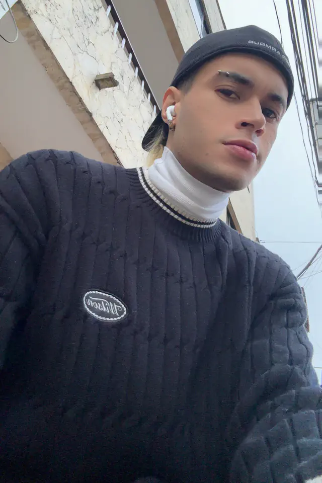 escort-media-7976c8f9-abe8-4f14-94ed-b7fd694ba320