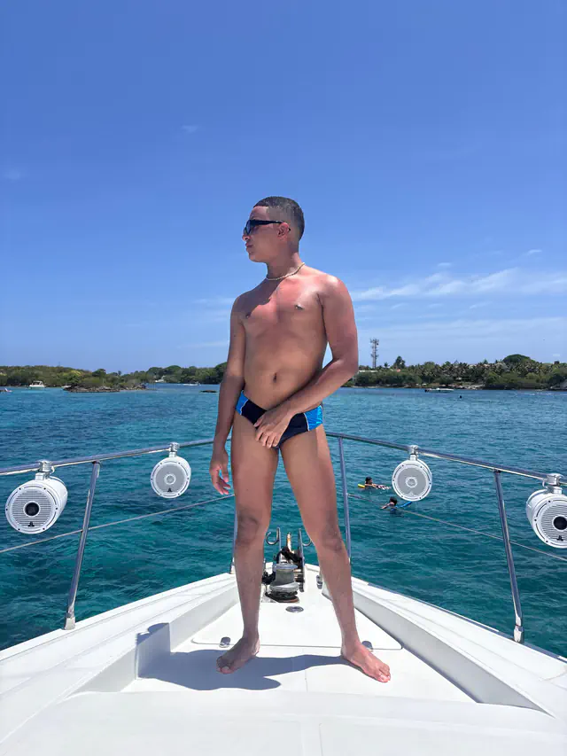 escort-media-7c833cbe-2844-44d3-a307-bce0c9500e8e