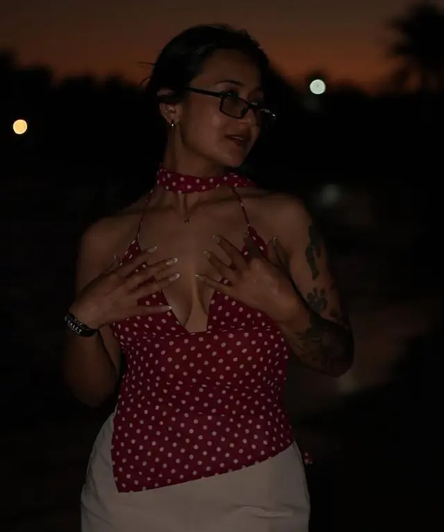 escort-media-80304c79-f3f4-4b71-9fad-bf095ee227b5