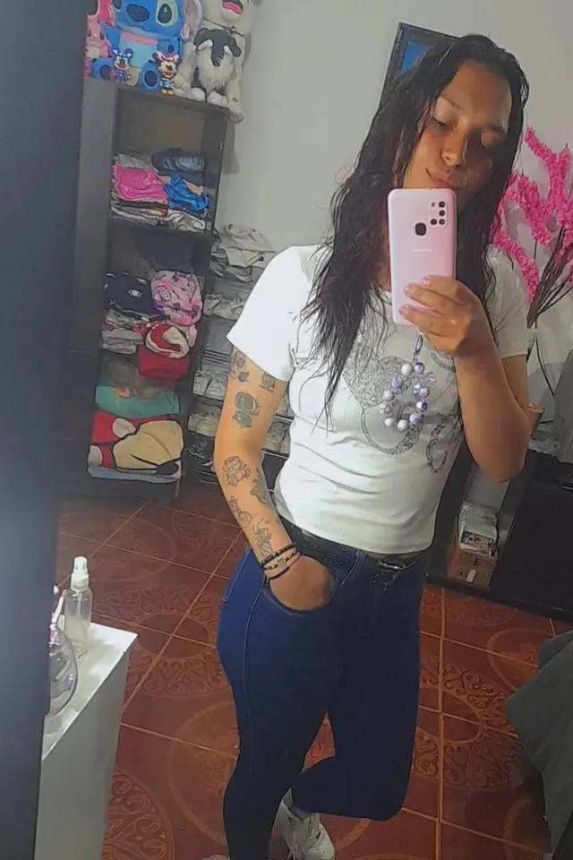 escort-media-82169ab4-5273-4d94-833a-ec4c477e5947