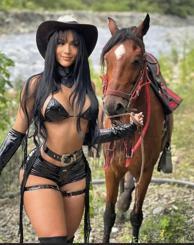 escort-media-86d8f293-fd2b-49d3-92d9-02d8b43d74d8