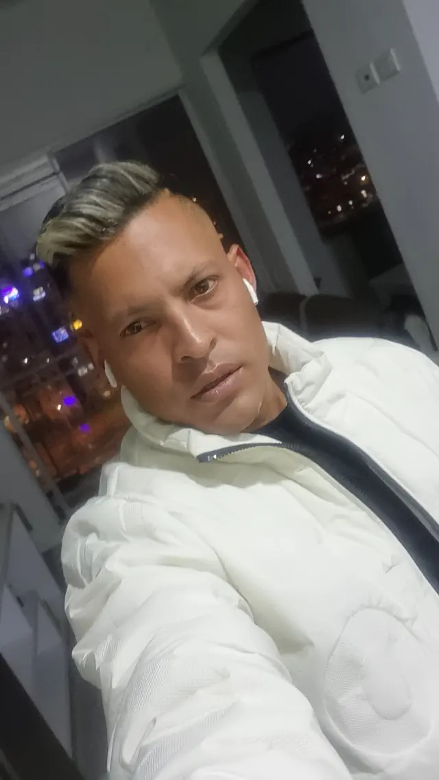 escort-media-87696b68-1c5c-4822-95f7-2b6da46ec30f