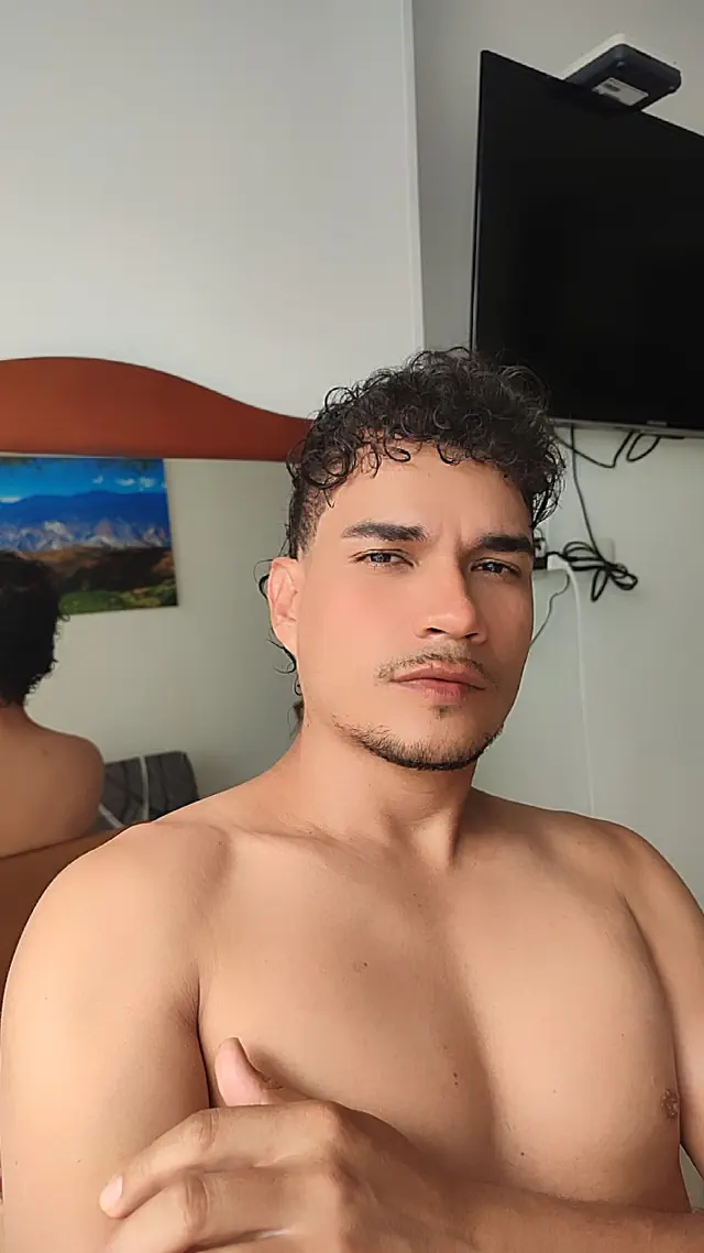 escort-media-87b0ab08-850a-49b2-87e4-e0c1a7d70c74