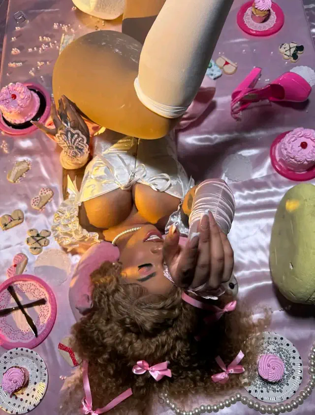 escort-media-8800d7f8-586e-4075-b2d8-a69668e0e1f4