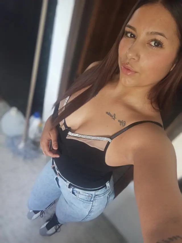 escort-media-8a84ec7a-b1ff-498f-8a8e-a74faf086b17