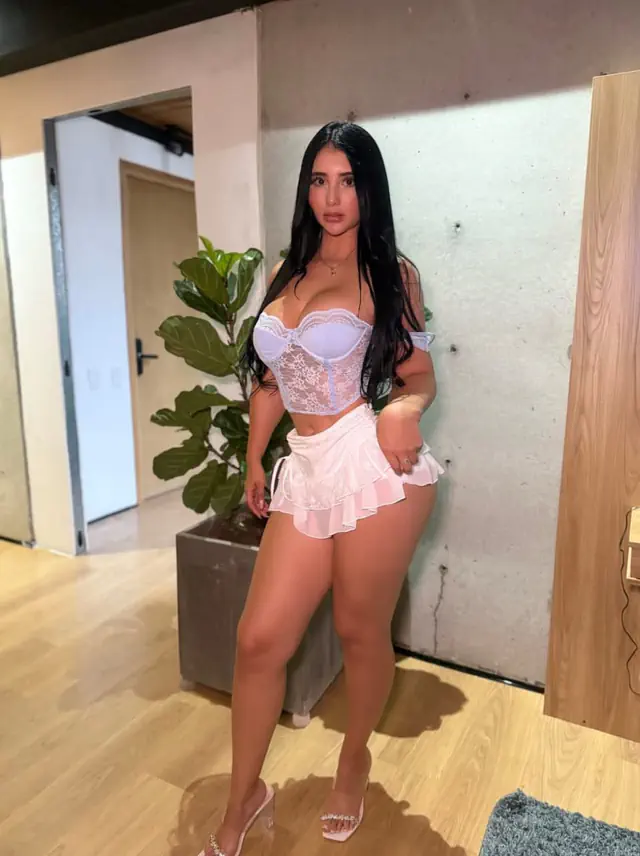 escort-media-8cde7693-7423-4e55-bf7b-287aa660c8da
