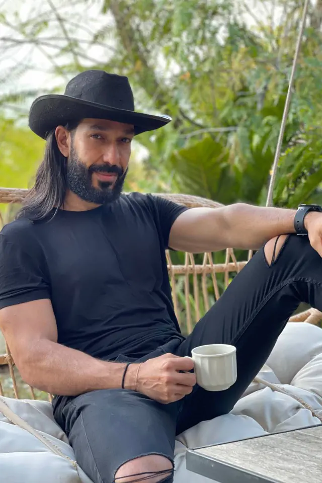 escort-media-9451f386-3239-436f-87b6-f15a5b00912f