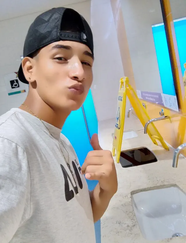 escort-media-952bca39-40f0-4343-3ef2-33a809114b00