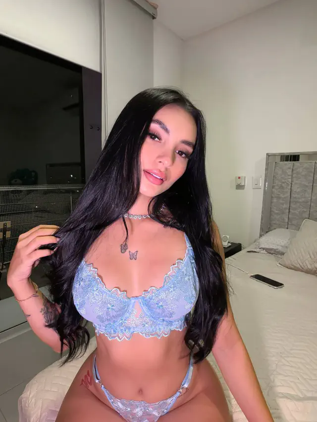 escort-media-963bb387-947f-41a7-a323-6daa834e7946