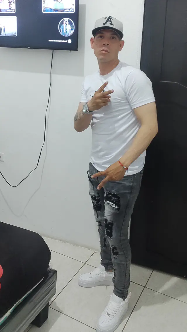 escort-media-a4e12362-c982-4ca0-bd86-603535098345