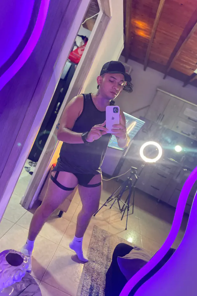 escort-media-a5ede60a-ac05-429c-bcb9-bb284f6c4281