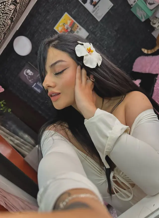 escort-media-ad73c75f-bb10-4005-94e0-fa91df74c175