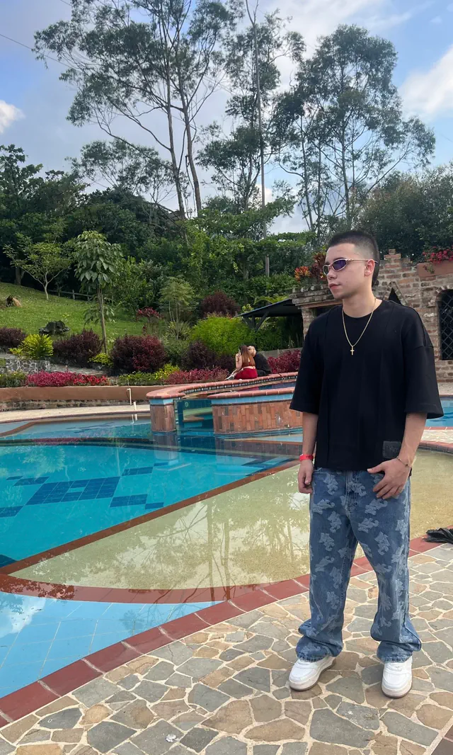 escort-media-afc65e8f-c9de-4106-98f4-cd43ea1d8170