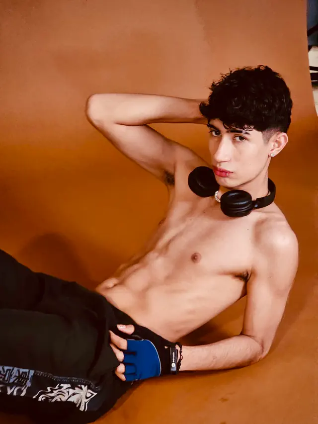 escort-media-b7f62d16-4923-4d13-b76d-58b4714a3d1b