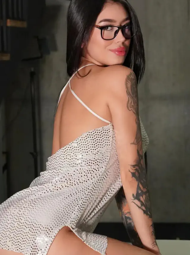 escort-media-c1fc10d3-4e08-4426-be98-b45924dbab65