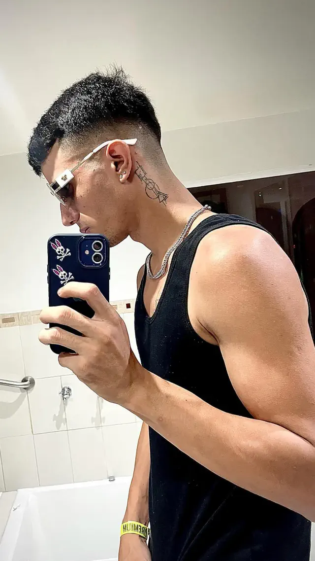 escort-media-c27c0afa-0fad-4a4d-90f7-21e2d571c66f