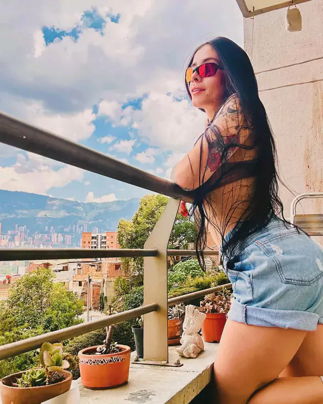 escort-media-c5db9cf9-7021-42b0-b154-8accd86dbd33