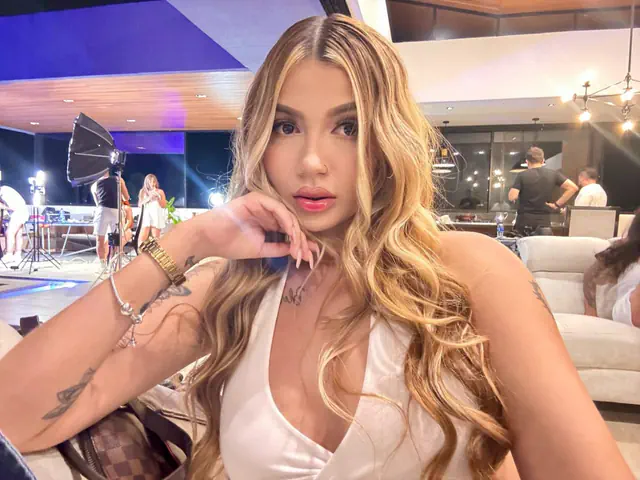 escort-media-c72b529c-f6d4-4f6d-b24c-8e6047c5fc63