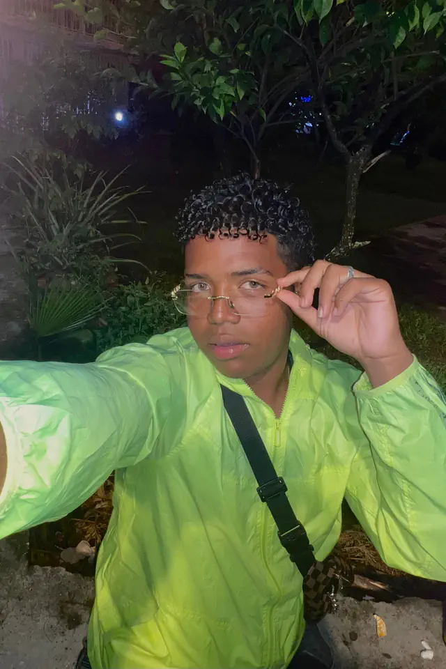 escort-media-cb5498d9-654f-45d5-b468-5ff5122b2992