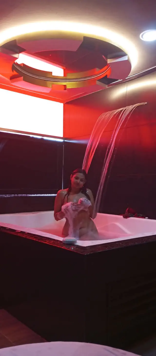 escort-media-cb90a57a-0bb0-412e-8335-dcdecf722aaa