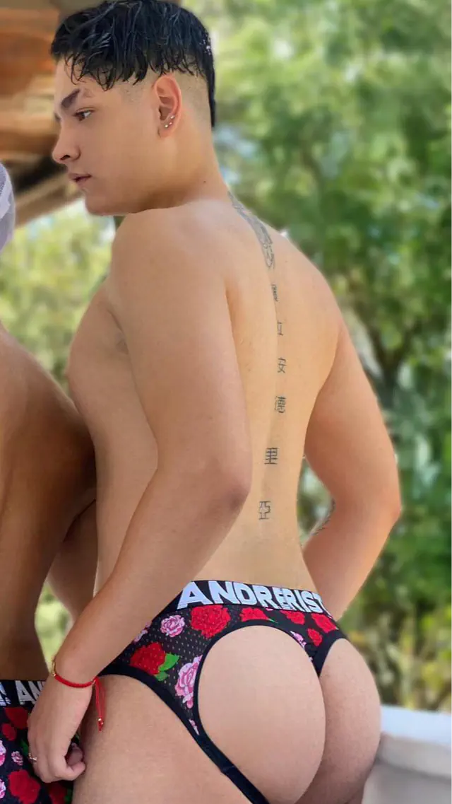 escort-media-d22329bd-0e38-49c0-8caa-715d3b12c4a4