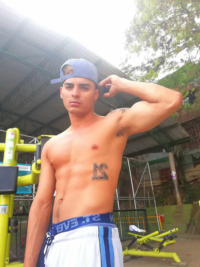 escort-media-d5117e0f-a160-4429-85a4-59f7cda48c70