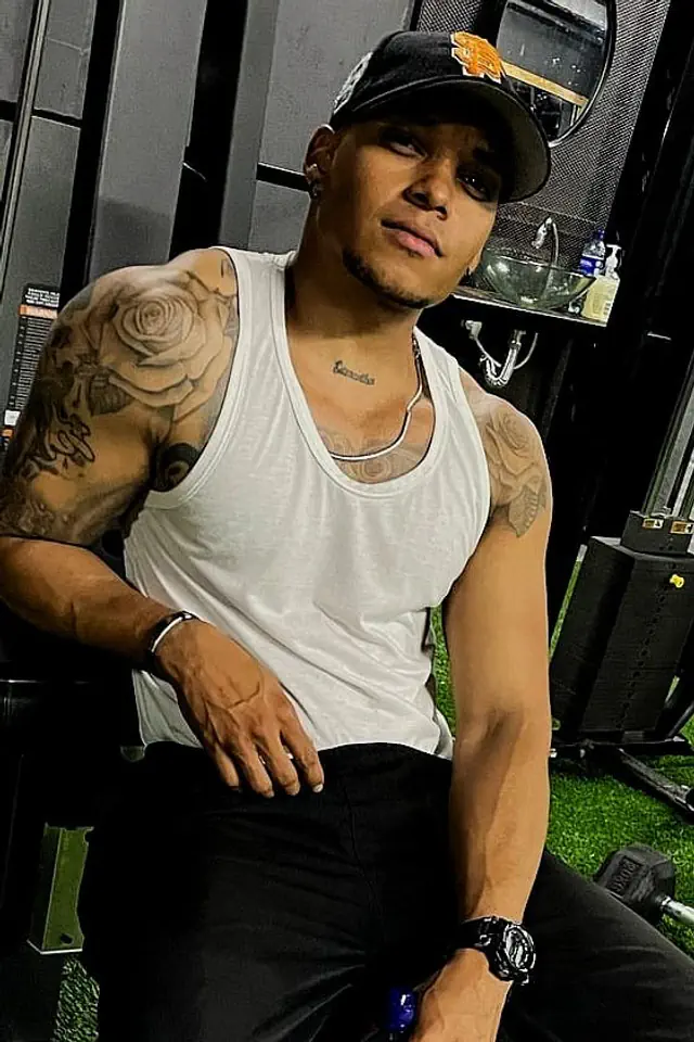 escort-media-da8ad17f-103f-4747-8b8c-fd3925fc0c5f