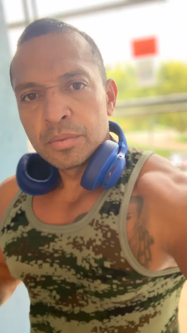 escort-media-db2e9486-ad34-45f9-8bc5-534dde65de11