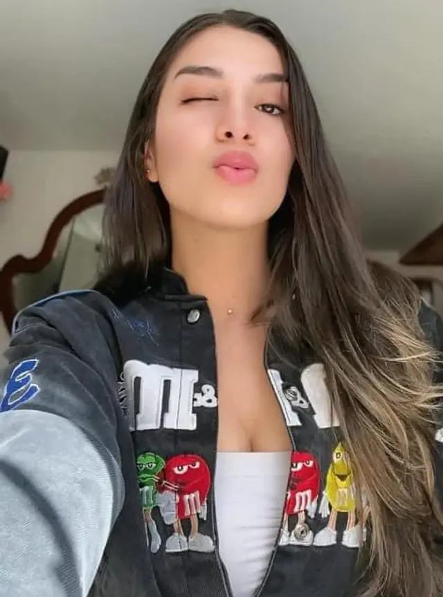 escort-media-de2a5b0d-2803-45c0-bb16-38e92662e941