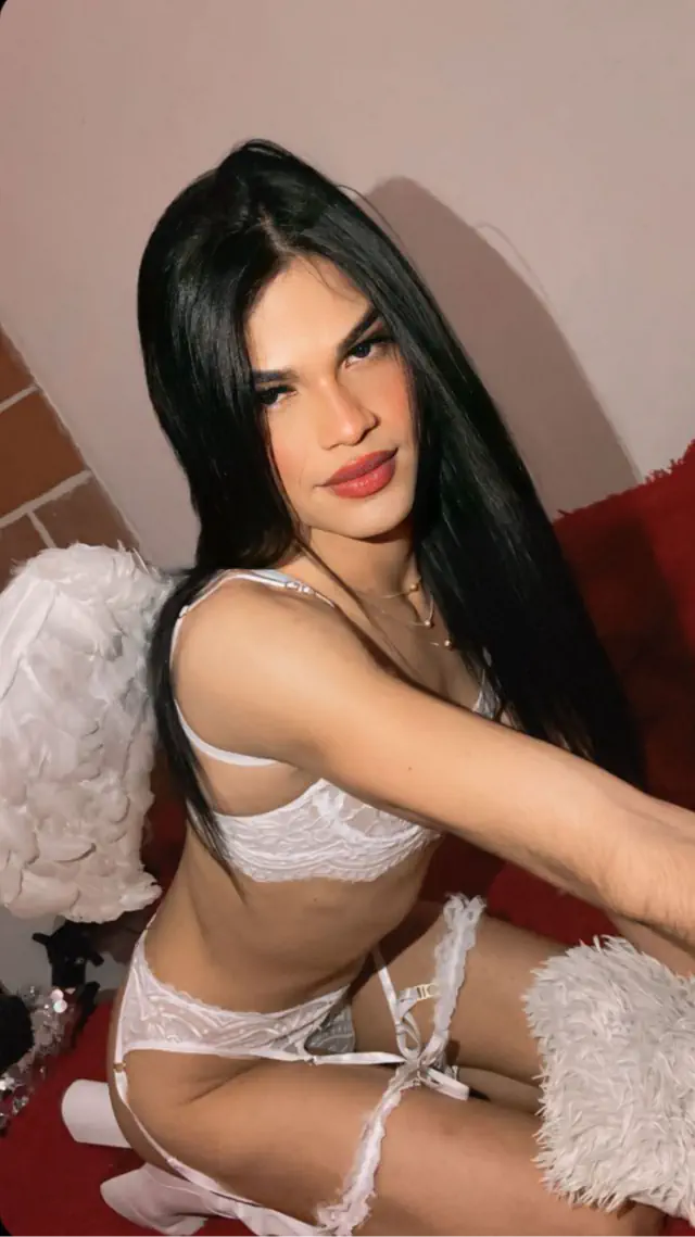 escort-media-de9cc5d4-c316-474d-8c15-40742a2413b8