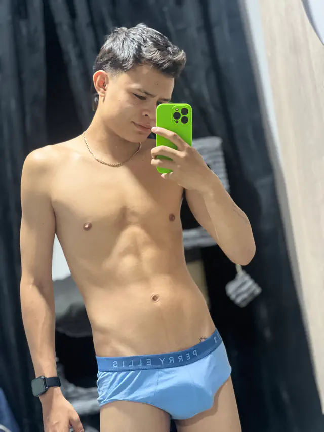 escort-media-e00e9cb4-d8bb-4d7a-8bb8-8119dd02aea8
